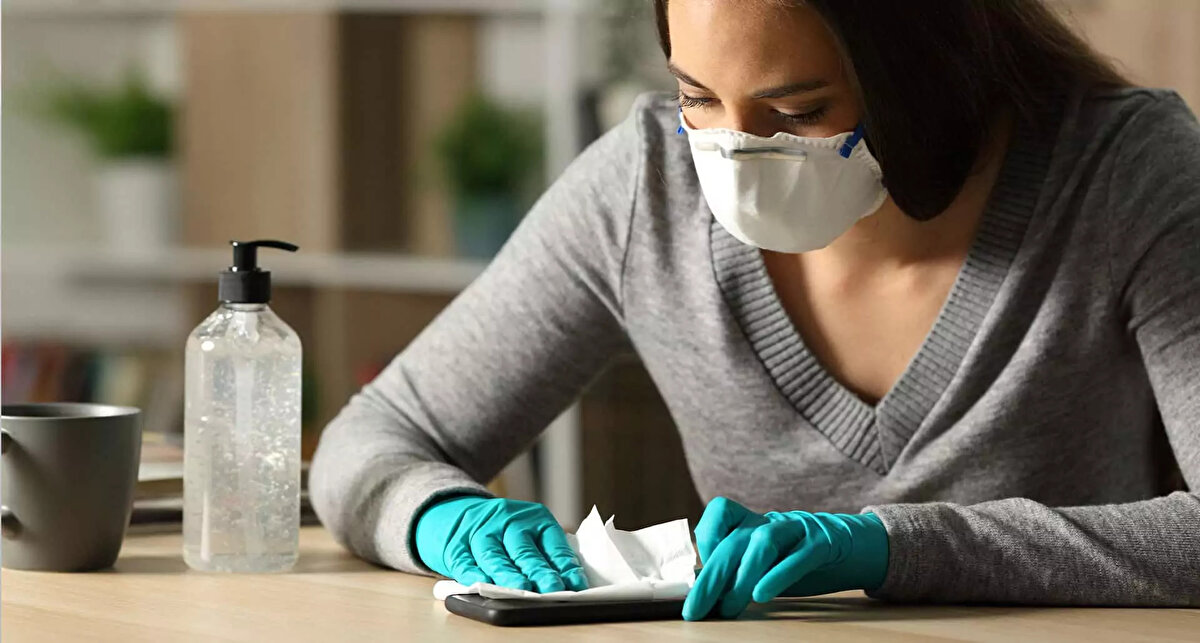 Sağlığı takıntı haline getirmek<br><br>Sağlığınızı önemsemek elbette çok değerli. Ancak sürekli vücudunu dinlemek, sık sık doktora gitmek veya internetten hastalık araştırmak bir noktadan sonra psikolojik yorgunluk yaratabilir.<br><br>Bu durum, sağlık kaygısı (hipokondri) olarak adlandırılır ve depresyon, anksiyete gibi sorunlara yol açabilir.<br>Uzmanlar, dengeli yaklaşımı öneriyor: Rutin sağlık kontrollerinizi yaptırın, ancak kendinizi sürekli kontrol etmekten vazgeçin. Hayatınıza sosyal bağlantılar, hobiler ve neşe katın.