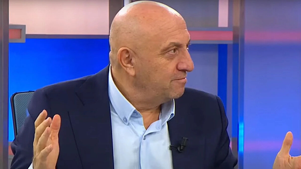 Şu an Beşiktaş taraftarı Solskjaer'in plakasını aldı. Son maçta bağırdılar filan. Onun için Solskjaer'in de kredisi limitte. Bu limitteki krediyi iyi kullanmalı. Yoksa 6. haftada vedalaşır. Ondan sonra Sergen'i getirmeye çalışırlar. Sergen kabul eder mi onu bilmem.