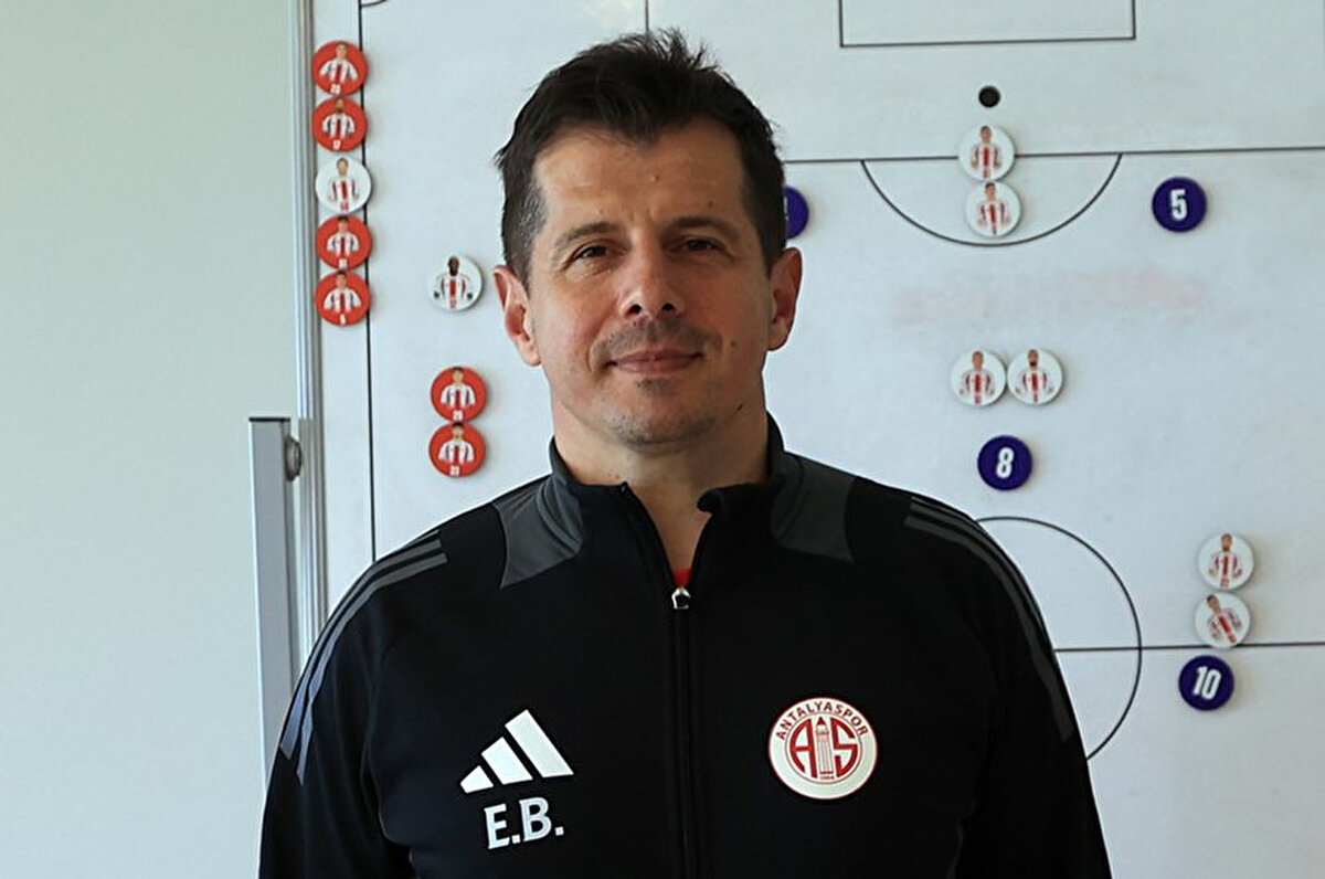 Finalde Inter’i destekleyeceğini belirten Emre Belözoğlu, “Inter benim ikinci evim. Simone Inzaghi ile birlikte takım yavaş yavaş gelişti ve her geçen gün daha iyi hale geldi. Geçen sezon son 16 turunda elendikleri için o kadar iyi geçmemişti ama bu sezon tüm kulvarlarda harika bir sezon geçirdiler. Bu sefer kazanacaklarına inanıyorum. Bir taraftar olarak bunu umut ediyorum. Ben de o akşam Münih’te olacağım, maçı bir Türk televizyonu için yorumlayacağım” ifadelerini kullandı.<br>