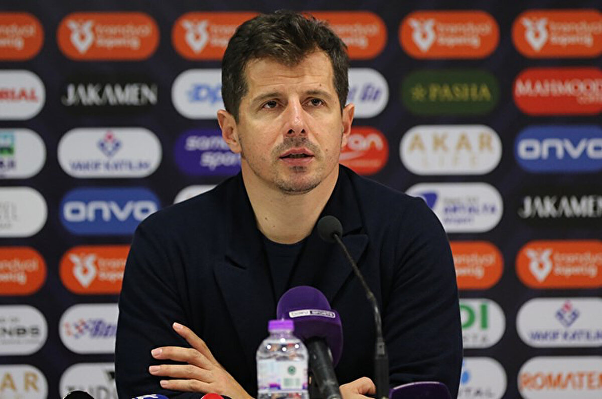 Pele’nin onu yaşayan en iyi 125 futbolcu listesine almasına dair konuşan Belözoğlu, “Açıkçası 2003’teki en iyi sezonumdan ve Japonya-Kore Dünya Kupası’ndaki üçüncülükten sonra böyle bir ödül bekliyordum. Yani adımı Pele’nin listesinde görmek beni şok etmedi ama elbette büyük bir mutluluktu. Sonra hayat bazen şanssız olabilir ve tüm o sakatlıklar geldi… Ama bunu hak ettiğimi düşünüyorum” diye konuştu.<br>