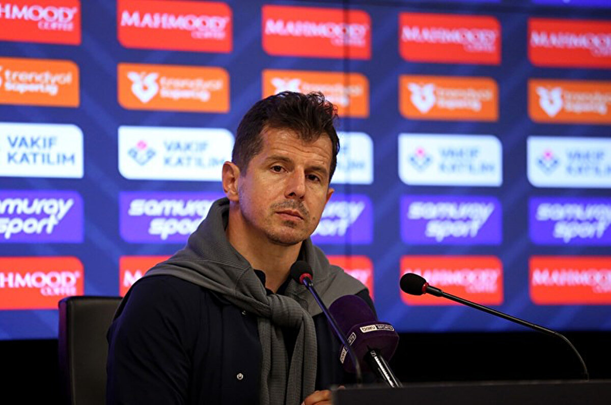 Takımın en eğlenceli ismine dair konuşan Belözoğlu, “O konuda çok isim vardı, ama kesinlikle Recoba çok eğlenceliydi. O hem saha içinde hem dışında büyük bir karakterdi” ifadelerini kullandı.<br>