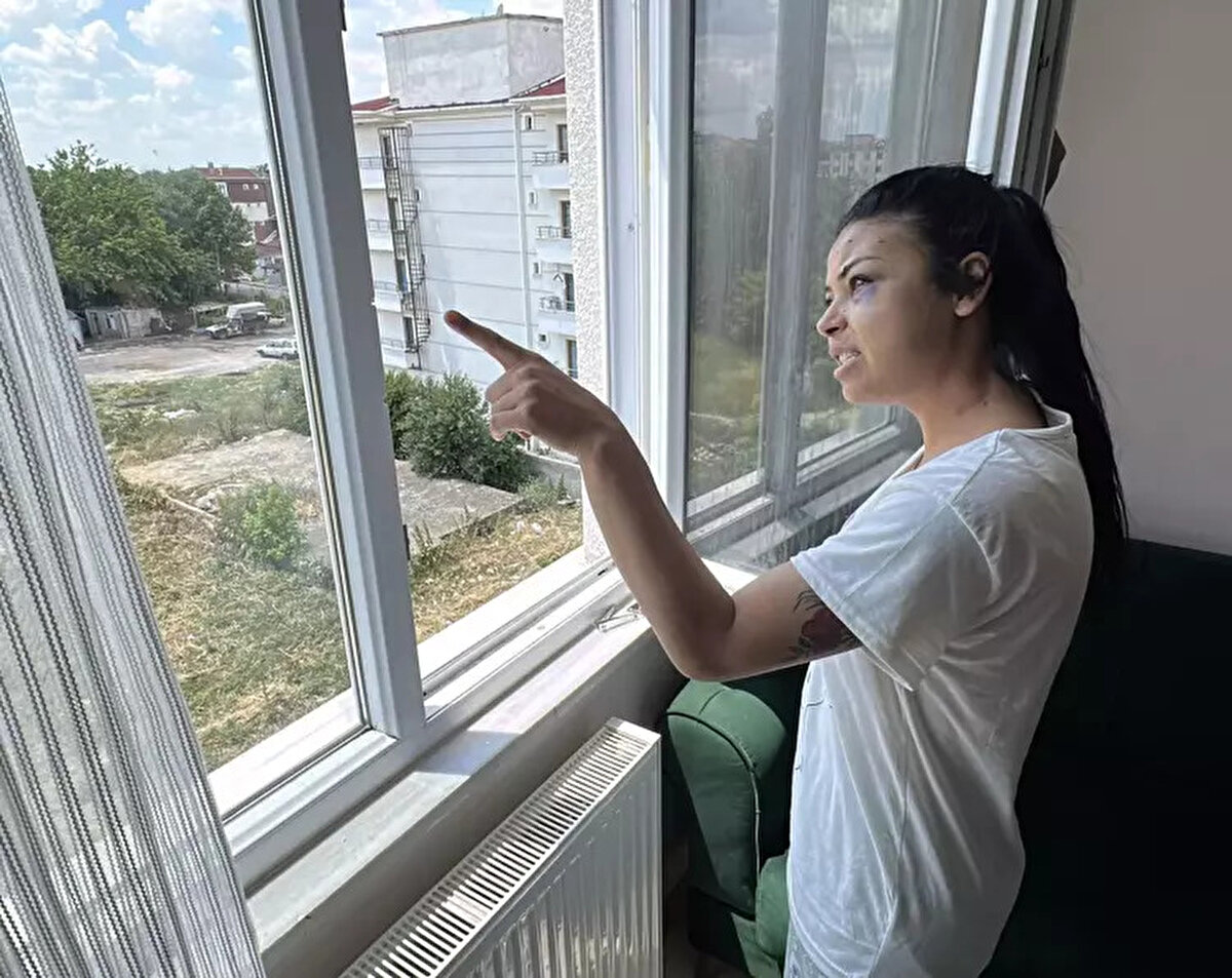 Lüleburgaz'da geçen hafta cuma gecesi Barış Mahallesi Gizem Sokak’taki Şerifoğlu Apartmanı önünde düğün eğlencesi düzenlendi. Eğlencede, ilerleyen saatlerde iki grup arasında bilinmeyen nedenle başlayan tartışma, kavgaya dönüştü. Bu sırada ateşlenen tüfekten çıkan saçmalar, pencereden düğünü izleyen 1 çocuk annesi Nazar Sepetçi'ye isabet etti. Olayda gözünden yaralanan Sepetçi, çağrılan ambulansla Lüleburgaz Devlet Hastanesi'ne kaldırılarak tedavi altına alındı. Sepetçi'nin sağ gözünde geçici görme kaybı oluştu.