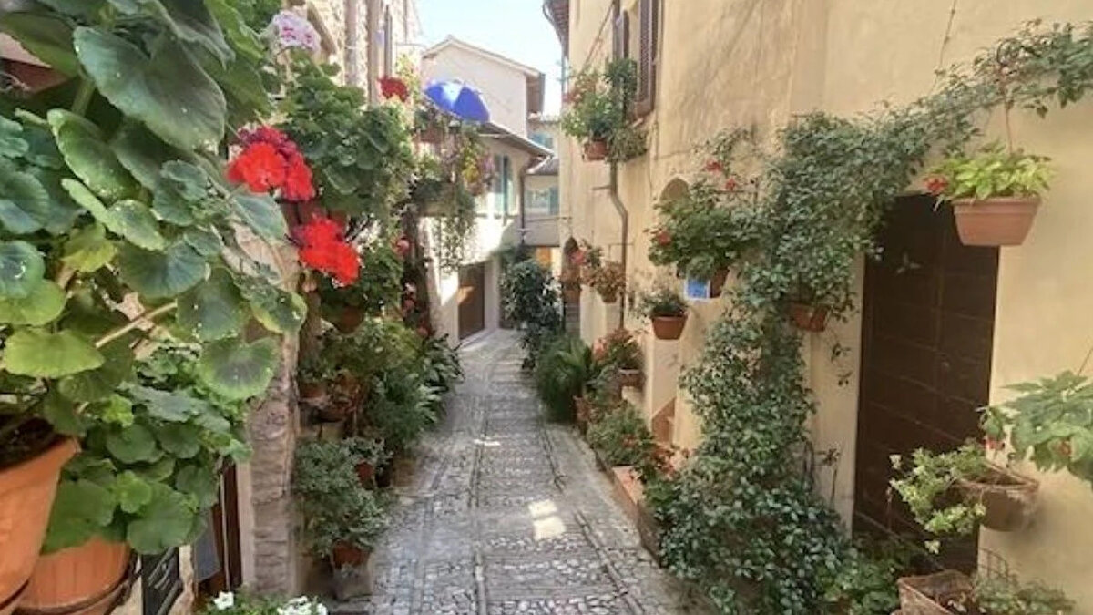 11. Spello, İtalya Bu antik kent, Umbria'nın orta doğusunda, Perugia eyaletinde yer almaktadır.<br><br>