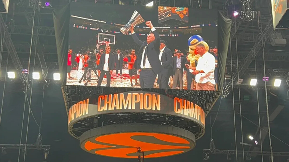 Fenerbahçe Beko, bütçe doğrultusundaki sıralamanın aksine harika bir performans gösterdi ve EuroLeague şampiyonu oldu. THY Avrupa Ligi'ndeki mali tabloda 6. sırada yer alan temsilcimiz, bu duruma rağmen şampiyon olmasıyla da sosyal medyada ayrıca öne çıkarıldı.