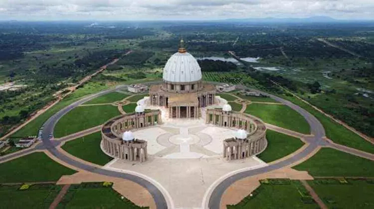 8)  FİL DİŞİ SAHİLİ  |  2,68 MİLYAR DOLAR<br><br> 