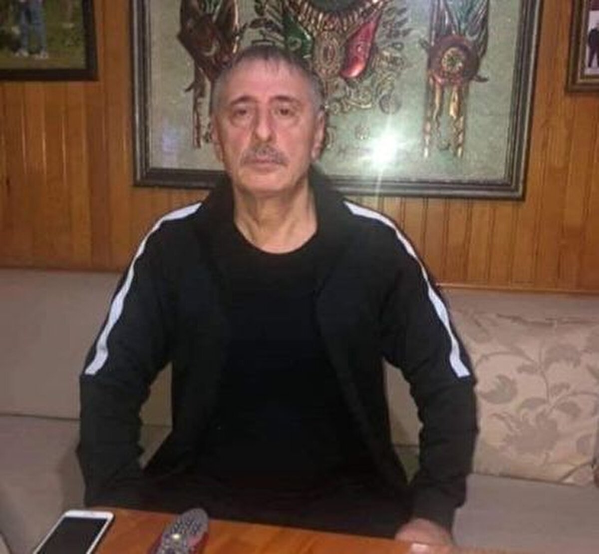 Keşke hiç berbere girmemiş olsaydım. Amacım kardeşimle aramızda olan durumu tatlıya bağlamaktı. Ben kendisinin Ankara’da olduğunu biliyordum. Rastlantı üzerine berberde olduğunu öğrenince oraya gittim. 