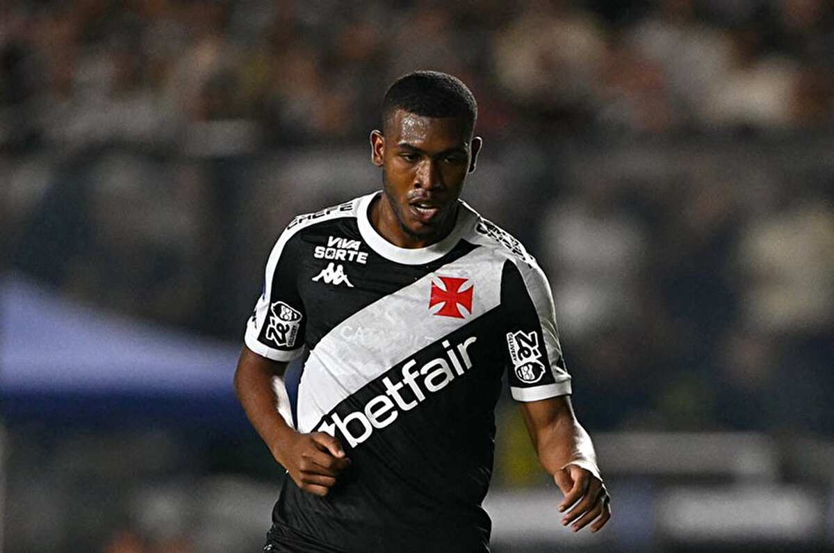 Öte yandan, Brezilya basını Beşiktaş'ın Vasco da Gama forması giyen 18 yaşındaki Rayan Rocha ile ilgilendiğini yazdı. Haberde Brezilya ekibinin 15 milyon Euro bonservis bedeli istediği bilgisi de yer aldı.<br>