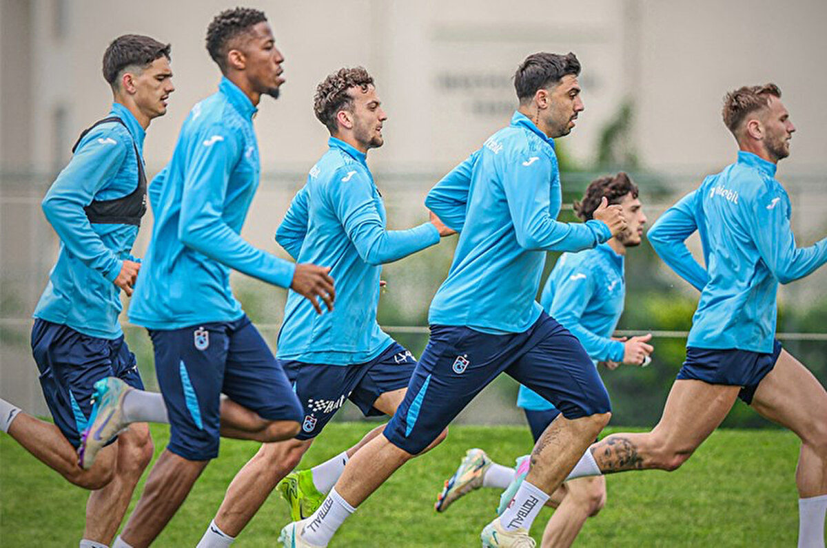 Yeni sezonda kadroda ciddi bir yapılanmaya gidecek olan Trabzonspor'da transfer çalışmaları tüm hızıyla sürüyor.<br>