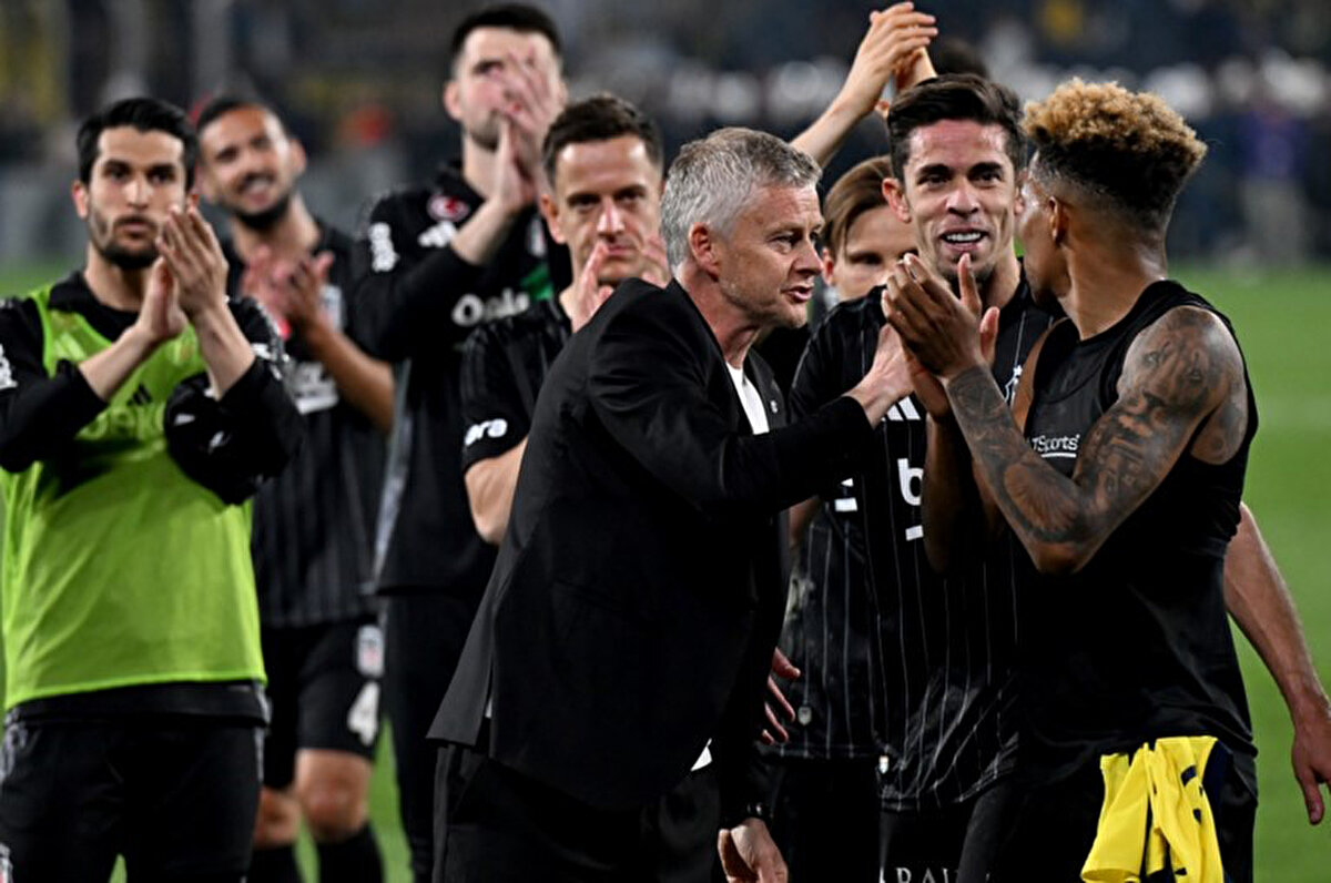 Beşiktaş'ın Portekizli orta saha oyuncusu Gedson Fernandes için Rusya'nın Zenit kulübünün yeni bir transfer hamlesi yaptığı ileri sürüldü. Siyan beyazlı yönetim ise Gedson transferindeki stratejisini belirledi.<br>