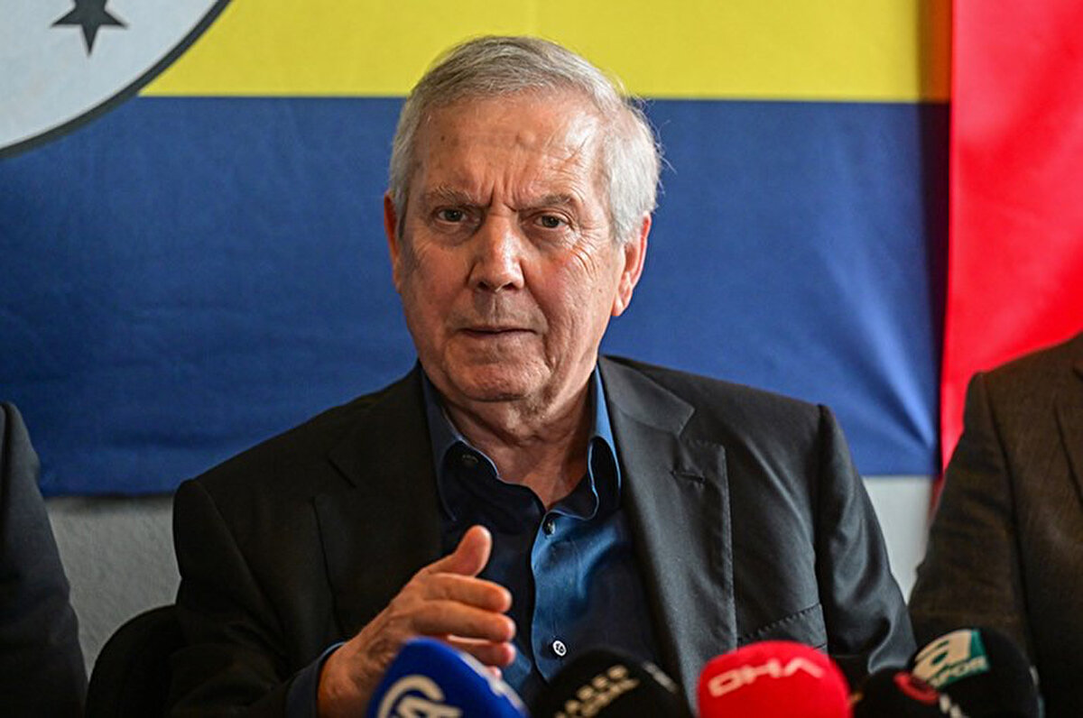 Fenerbahçe'de Aziz Yıldırım sessizliğini bozarak adaylık açıklaması yaptı. Sabah'ta Yıldırım'ın adaylığını değerlendiren Gürcan Bilgiç, çarpıcı bir iddiada bulundu. Bilgiç'in ifadeleri şöyle:<br>