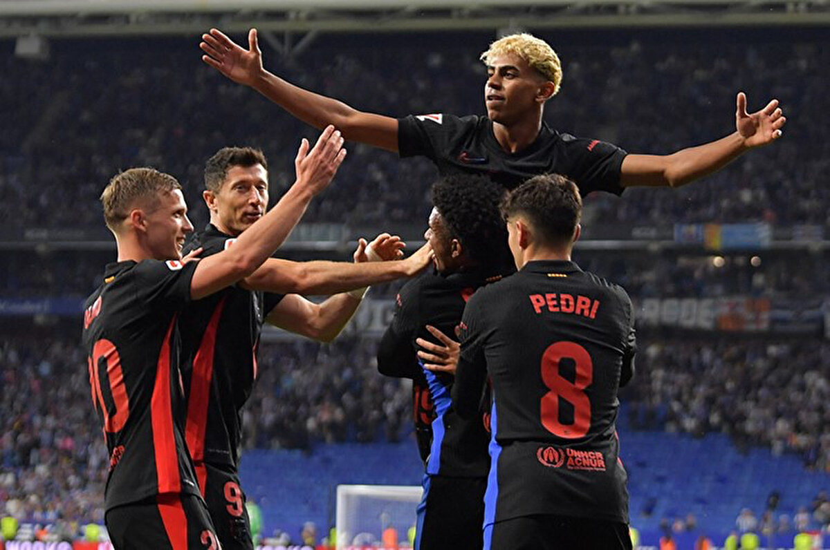 Listede en üst sırada yer alan isim Lamine Yamal oldu. Buna rağmen Lamine Yamal, daha önce ödülü kazandığı için listede sembolik olarak yer alıyor. <br>