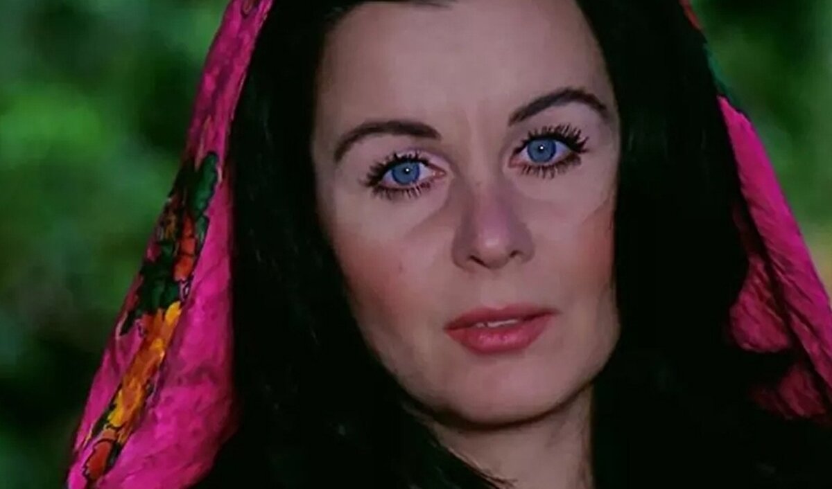 Fatma Girik – İstanbul<br><br>1942’de İstanbul’da doğan Fatma Girik, güçlü kadın karakterleriyle Yeşilçam’ın dört yapraklı yoncasından biridir.