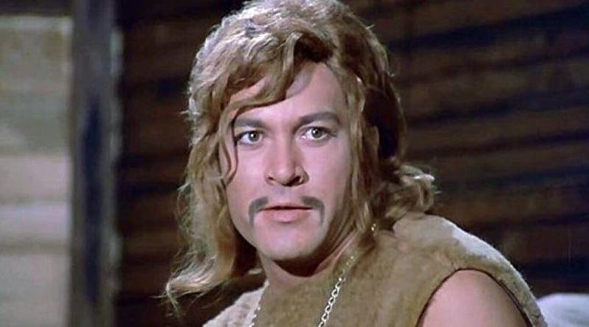 Kartal Tibet – Ankara<br><br>1939’da Ankara’da doğan Kartal Tibet, Atatürk Lisesi ve Devlet Konservatuvarı mezunudur. Sinemaya 1962'de adım atmıştır. “Malkoçoğlu”, “Tarkan” ve “Battal Gazi” gibi filmlerle tanınır.