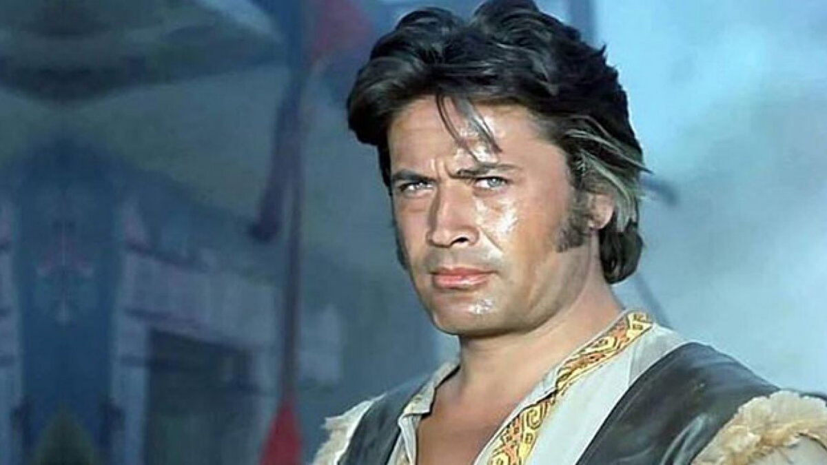 Cüneyt Arkın – Eskişehir<br><br>1937 Eskişehir doğumlu olan Cüneyt Arkın, “Malkoçoğlu” ve “Battal Gazi” gibi karakterlerle Yeşilçam’ın en ikonik figürlerinden biri olmuştur.