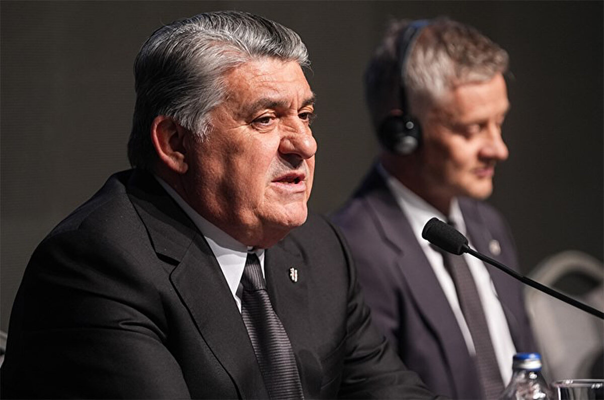 Yeni sezona Ole Gunnar Solskjaer ile başlayacağız. Tekrar söylüyorum Türkiye’deki en pahalı futbol yapılanmasını oluşturduk.<br>