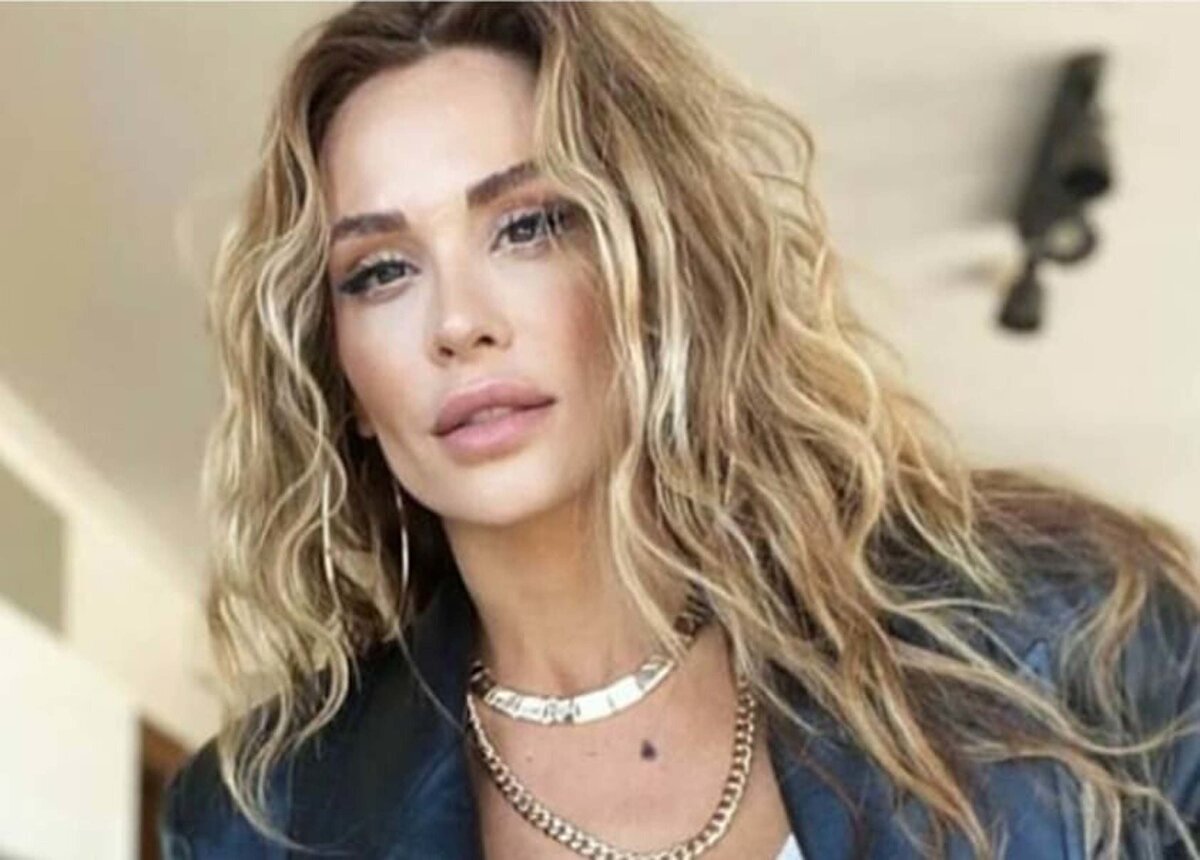 Yaklaşık 4 yıldır kanser tedavisi gören Gülen, dün İstanbul'da tedavi gördüğü hastanede yaşamını yitirdi.