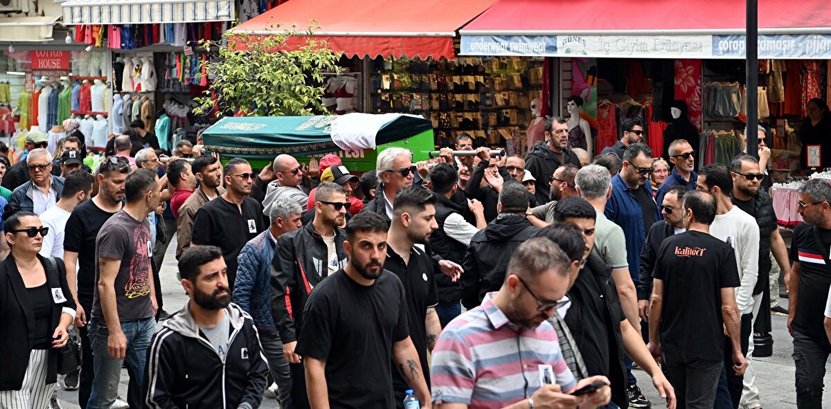 Gülen için bugün Kuşadası Hatice Hanım Camisi'nde cenaze töreni düzenlendi.