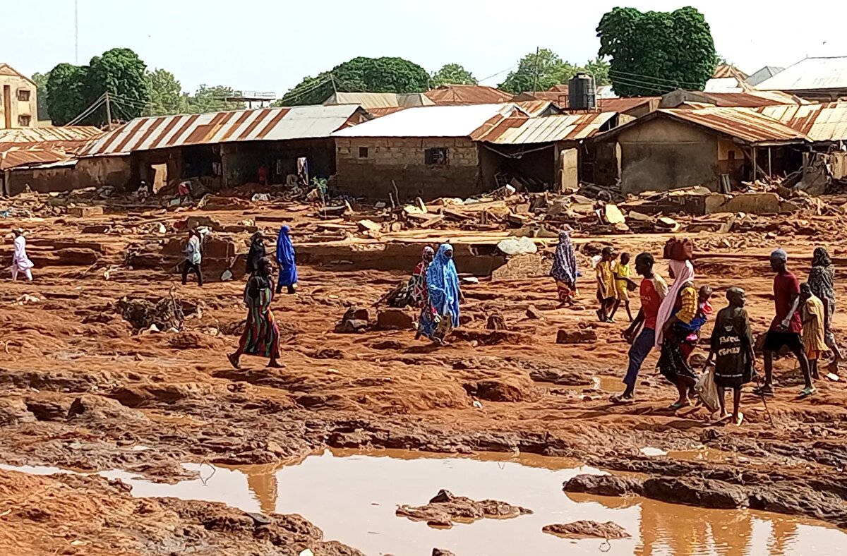 İbrahim Hussaini, seller nedeniyle hayatını kaybedenlerin sayısının 151'e yükseldiğini, 11 kişinin yaralandığını kaydederek, sellerden yüzlerce hanenin etkilendiğini ifade etti.