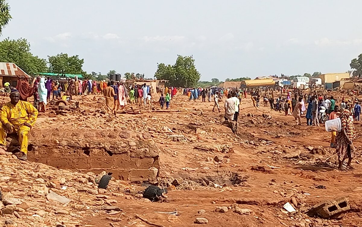Tropikal iklim kuşağındaki ülkede yıllık ortalama yağış miktarı, bölgesel olarak farklılık gösteriyor.