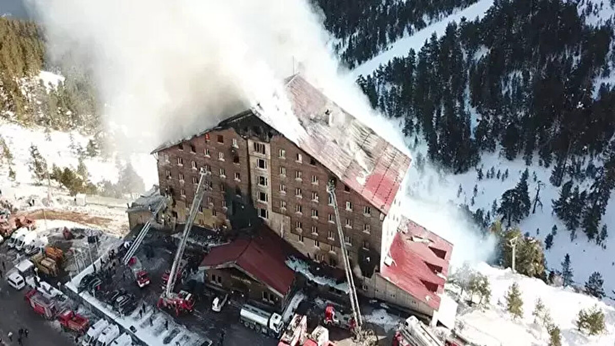 Kartalkaya Kayak Merkezi’nde, 21 Ocak'ta Grand Kartal Otel'de çıkan yangında 78 kişi hayatını kaybederken, 133 kişi de yaralandı. Yangının ardından başlatılan geniş çaplı soruşturmanın ardından Bolu Cumhuriyet Başsavcılığı tarafından iddianame hazırlandı. İddianamede, otel sahipleri, şirket yönetim kurulu üyeleri ve yöneticileri Halit Ergül, Emine Murtezaoğlu Ergül, Ceyda Hacıbekiroğlu, Elif Aras, Emir Aras, Zeki Yılmaz, Ahmet Demir, Kadir Özdemir, Cemal Özer, Mehmet Salun ile Bolu Belediye Başkan Yardımcısı Sedat Gülener, İtfaiye Müdür Vekili Kenan Coşkun ve İtfaiye Eri İrfan Acar hakkında 78 kez ‘Olası kastla öldürme’ suçu ile ‘Olası kastla kasten yaralama’ suçlarından toplam 1998'er yıla kadar hapis cezası istendi.