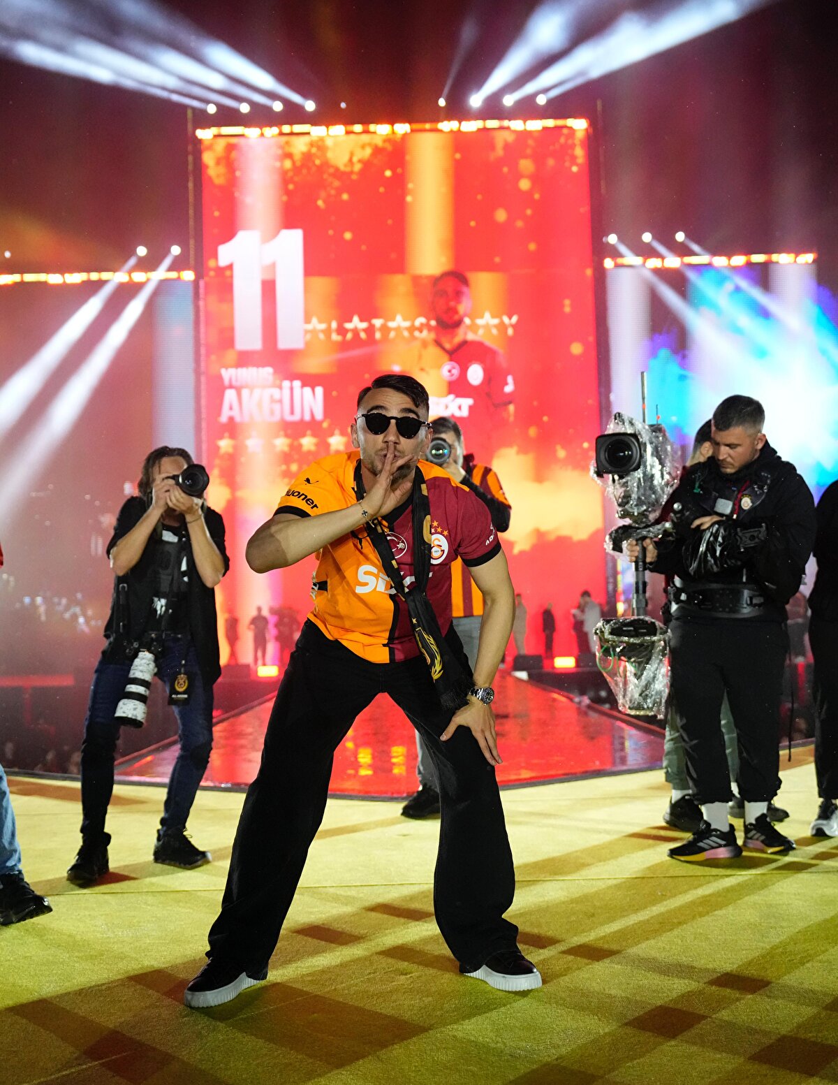 Yunus Akgün<br><br>Çocukluk Aşkımsın