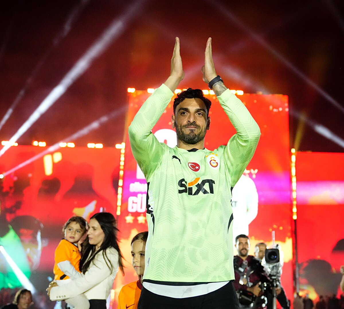 Günay Güvenç<br><br>Senden Daha Güzel