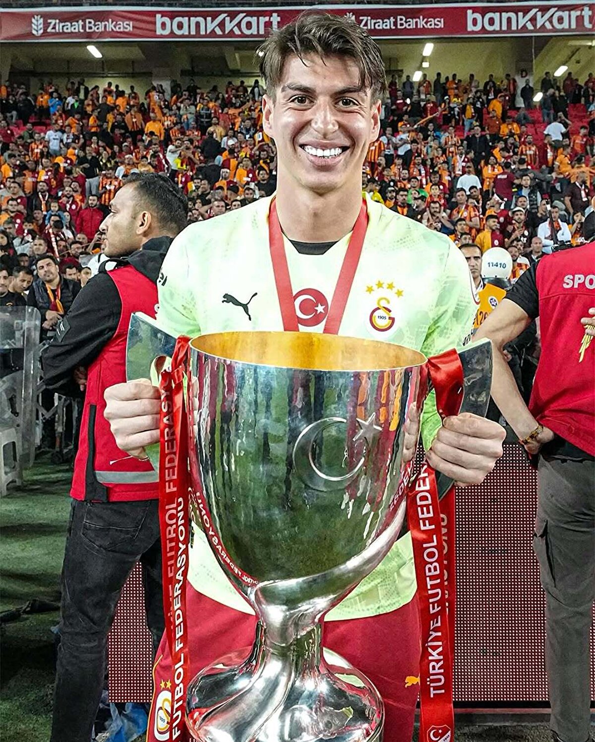 Enes Emre Büyük<br><br>Sen Benim Şarkılarımsın