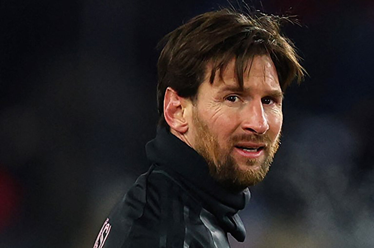 Ronaldo ve Messi'nin takım arkadaşı olma ihtimali de heyecan yaratan ayrı konulardan biri. İlerleyen süreçte Messi'nin Suudi Arabistan'a transferinin gerçekleşip gerçeklşemeyeceği merakla bekleniyor.<br>