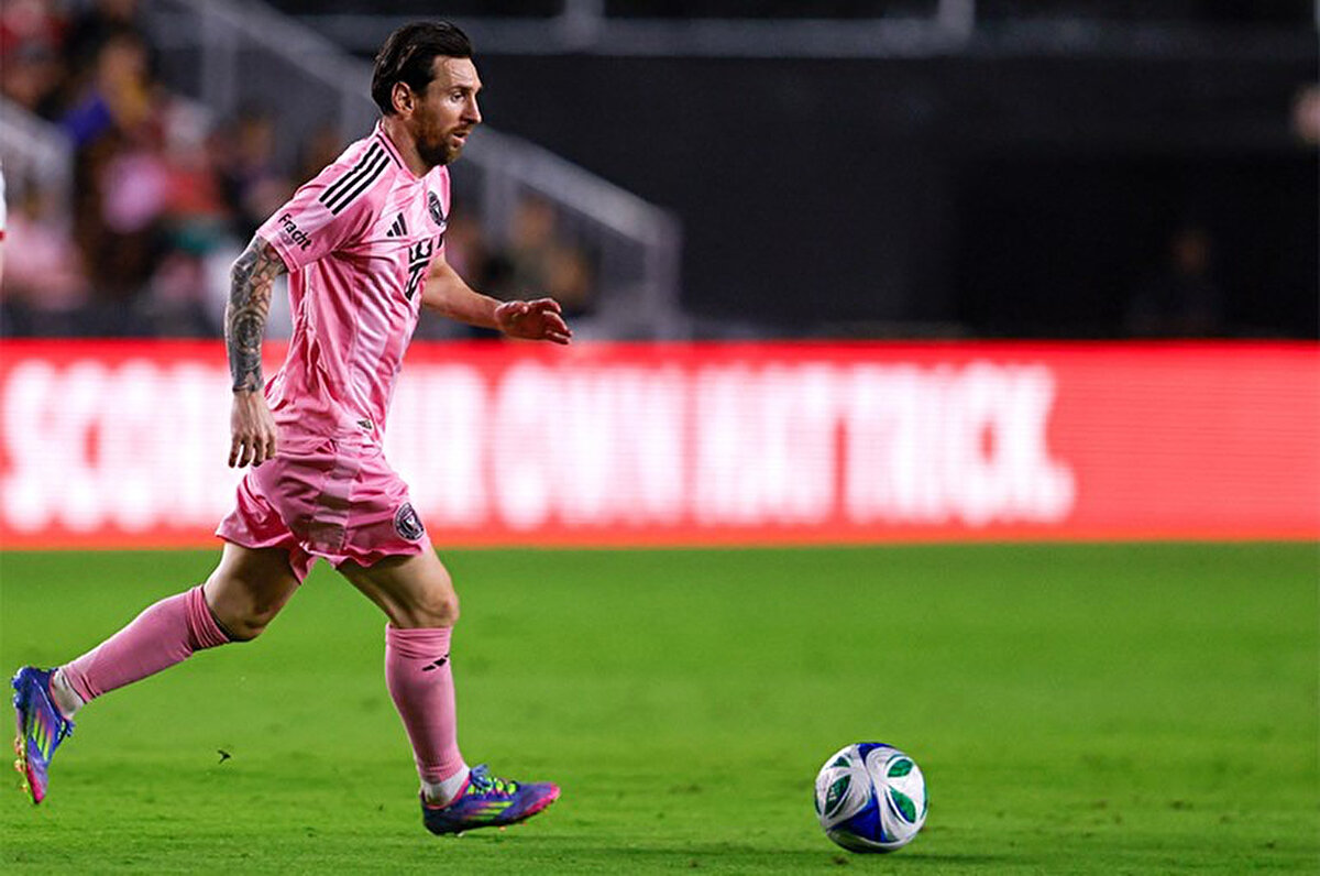 Suudi basınına göre Messi'nin Suudi Arabistan Ligi'ne transferi için görüşmeler başladı.<br>