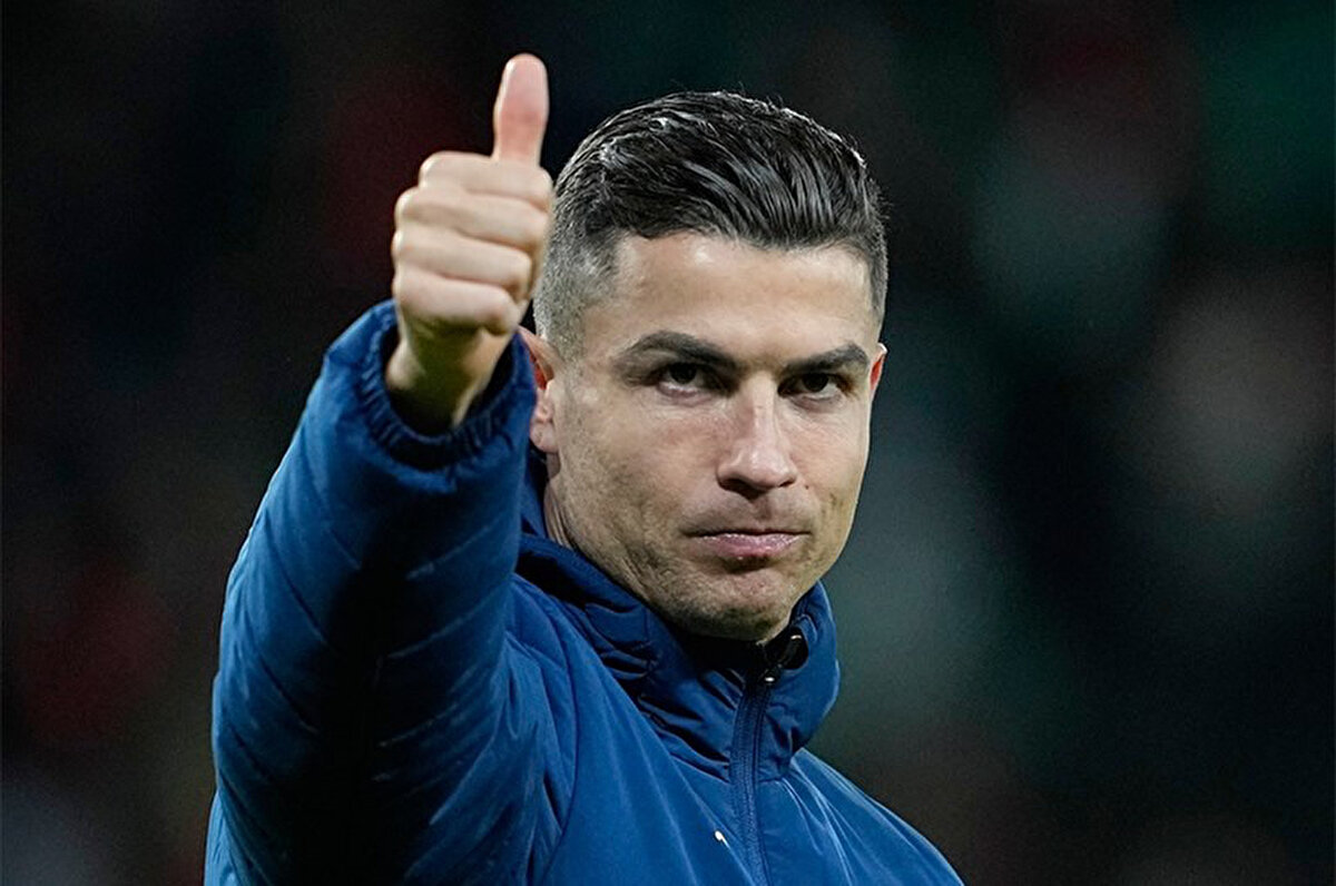 Cristiano Ronaldo'nun da Al Nassr ile yeniden anlaşma sağlaması sonrası Portekizli yıldız ve Messi yeniden aynı organizasyonda bir araya gelebilir. <br>