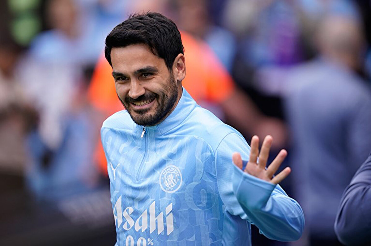 Fenerbahçe Yönetimi'nin İlkay transferinde mutlu sona ulaşarak hem ezeli rakibine çalım atmak hem de futboldaki başarısızlıktan dolayı morallerin bozuk olduğu camiayı morallendirmek istediği bilgisine ulaşıldı. Bu transferle ilgili olarak yakın zamanda bir sonuca ulaşılması hedefleniyor.<br>