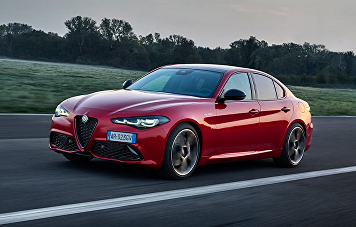 1. Alfa Romeo Giulia<br>Türkiye’de sınırlı sayıda servisi bulunan Alfa Romeo Giulia, yüksek bakım masrafları nedeniyle ikinci elde alıcı bulmakta zorlanıyor.