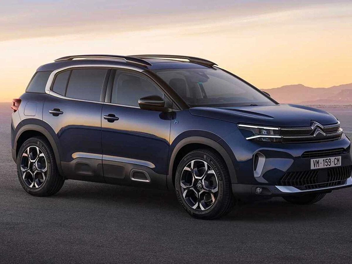6. Citroen C5 Aircross<br>Citroen C5 Aircross, sınıfındaki rakip modellerle kıyaslandığında teknolojik ve performans açısından zayıf kalması nedeniyle ikinci elde değer kaybediyor.