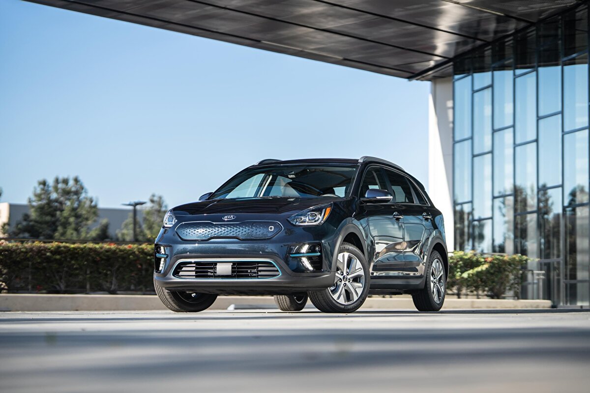 15. Kia Niro EV<br>Kia Niro EV, elektrikli araçlardaki hızlı teknolojik değişim nedeniyle kısa sürede demode hale geliyor ve bu durum ikinci el piyasasında değer kaybına yol açıyor.