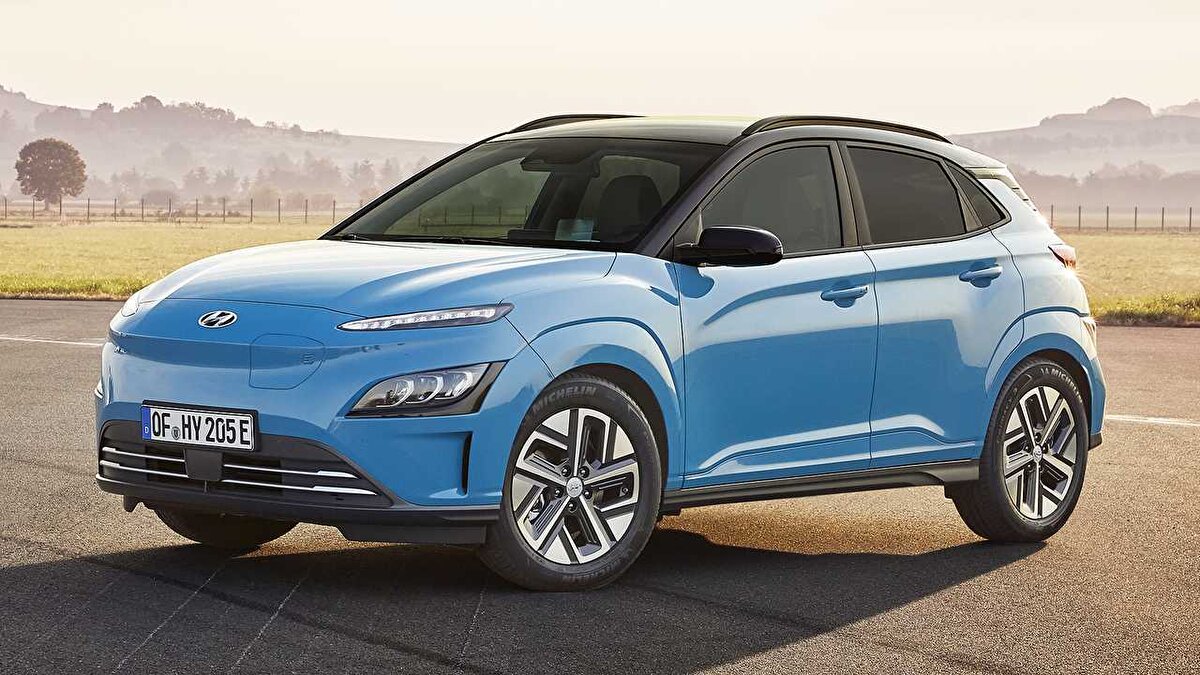 14. Hyundai Kona Electric<br>Hyundai Kona Electric, menzil ve hızlı şarj gibi konularda yeni rakiplerine kıyasla zayıf kaldığı için ikinci el değerini koruyamıyor.