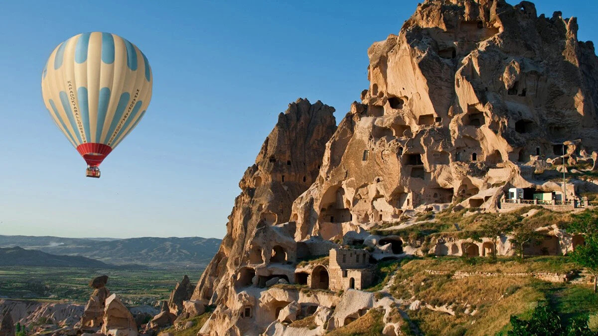 Kapadokya’yı çok yoğun şekilde tanıttık. Bu arada doğuda Nemrut’ta Adıyaman’ı, Göbeklitepe’ye çok yoğunlaşmış durumdayız, Şanlıurfa’yı, Gaziantep’in gastronomisini, Mardin’i, Van’ı, Doğu Beyazıt’ı daha yoğun tanıtmaya çalışıyoruz. Bunun yanında Karadeniz bölgesi de başlayacak Trabzon, Rize, yaylalar, Sümela Manastırı.