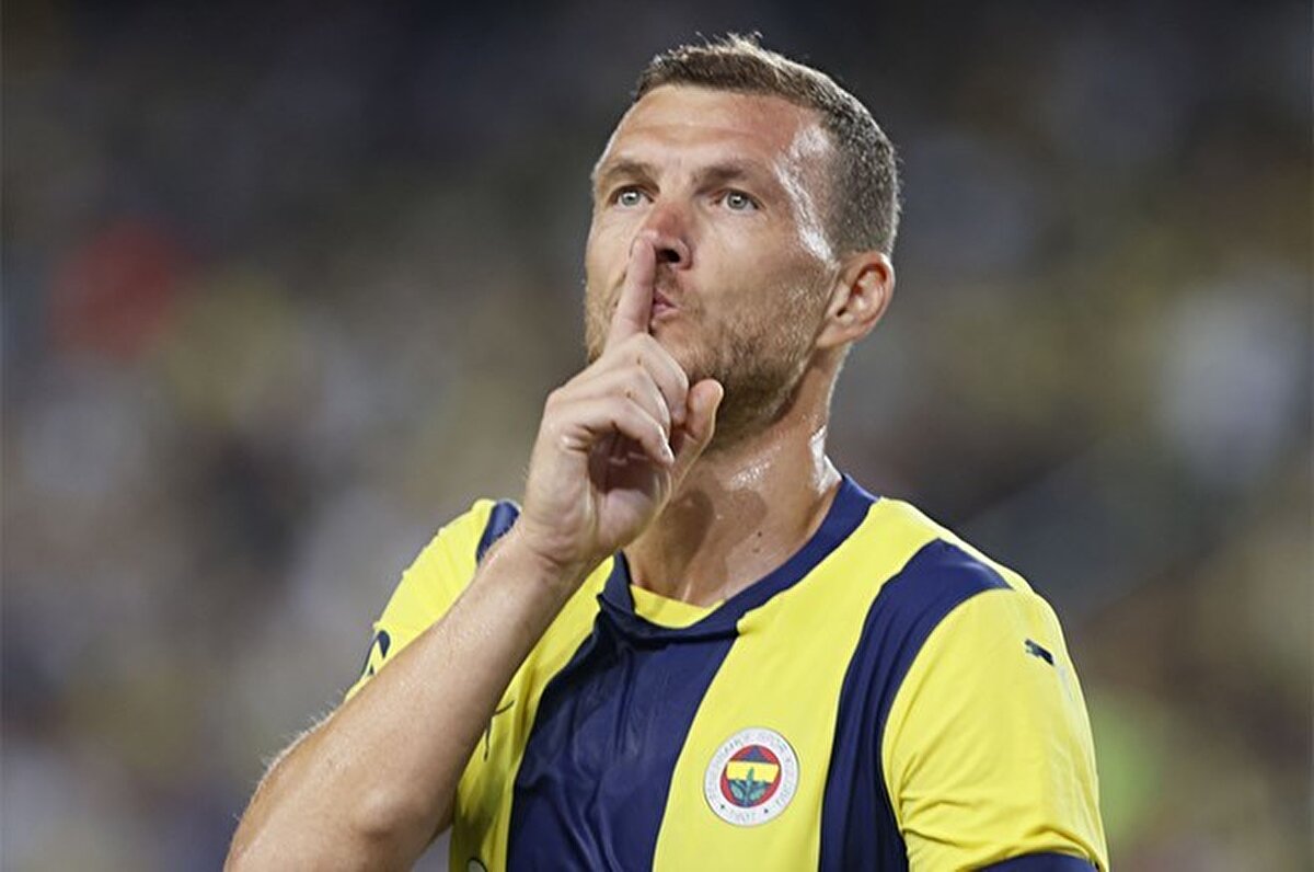 Fenerbahçe'de 2 yıllık Edin Dzeko dönemi resmen sona erdi. Sarı-lacivertliler, tecrübeli golcüyle veda ederken Dzeko'nun yeni adresinin neresi olacağı merak konusu.<br><br>
