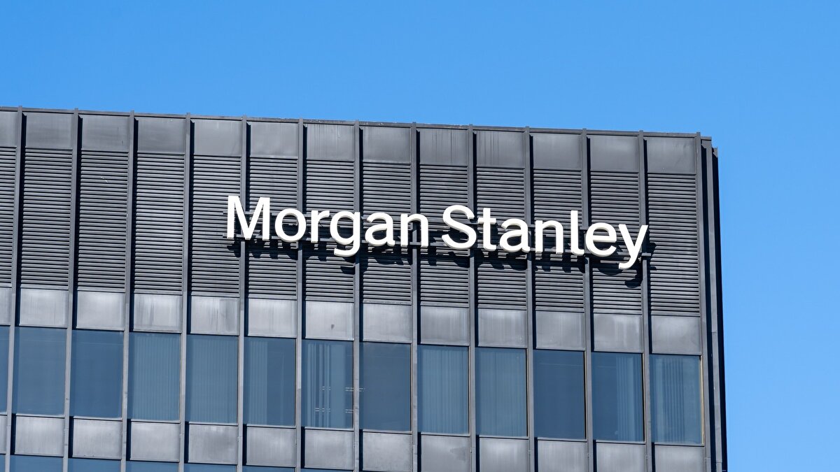 ABD merkezli yatırım bankası Morgan Stanley, dolarla ilgili yeni öngörülerini paylaştı. Bankanın analizine göre, faiz oranlarında beklenen indirimler ve ABD ekonomisindeki yavaşlama, doların önümüzdeki yılın ortalarına kadar ciddi şekilde gerilemesine neden olabilir.