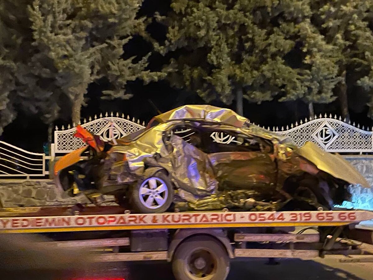 Aynı araçta bulunan ve 112 Acil Sağlık personeli olduğu öğrenilen Ahmet Kestanlıoğlu ile annesi Naile Kestanlıoğlu ise yaralandı.