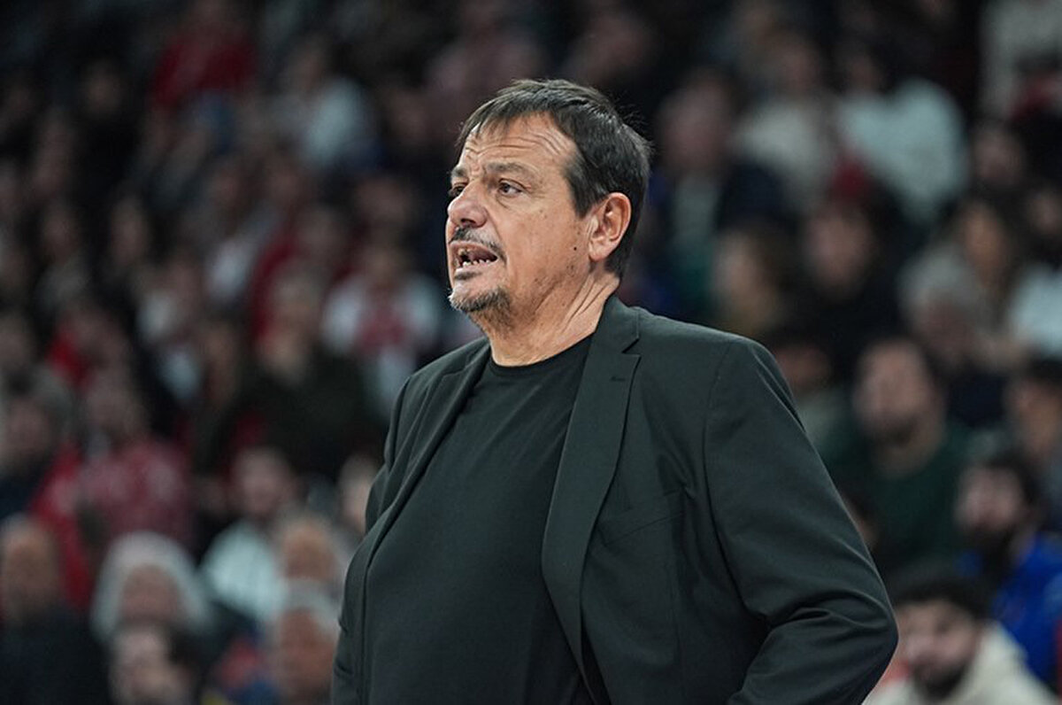 Olympiakos cephesi ise Ergin Ataman ile ilgili canlı yayında skandal bir talepte bulundu. <br>
