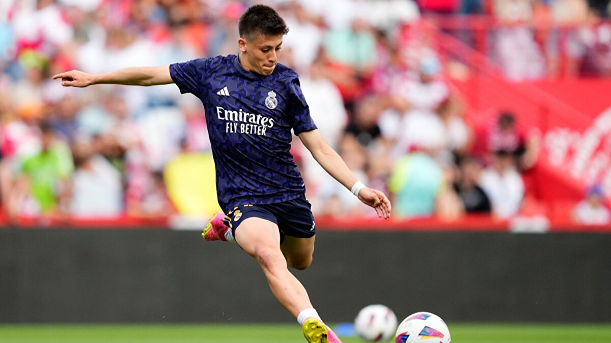 Kariyerini iki sezondur Madrid ekibinde sürdüren milli futbolcu, sezonun sona ermesiyle birlikte soluğuTürkiye'de aldı.<br><br>