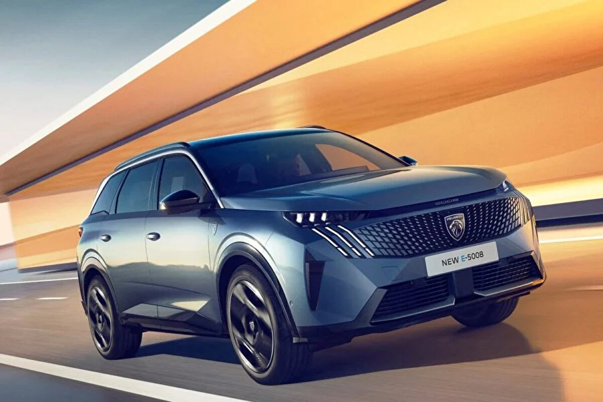 Yeni E-5008 Allure 157kW (210hp): 2.768.500 TL<br><br>Yeni E-5008 GT 157kW (210hp): 2.980.000 TL<br>