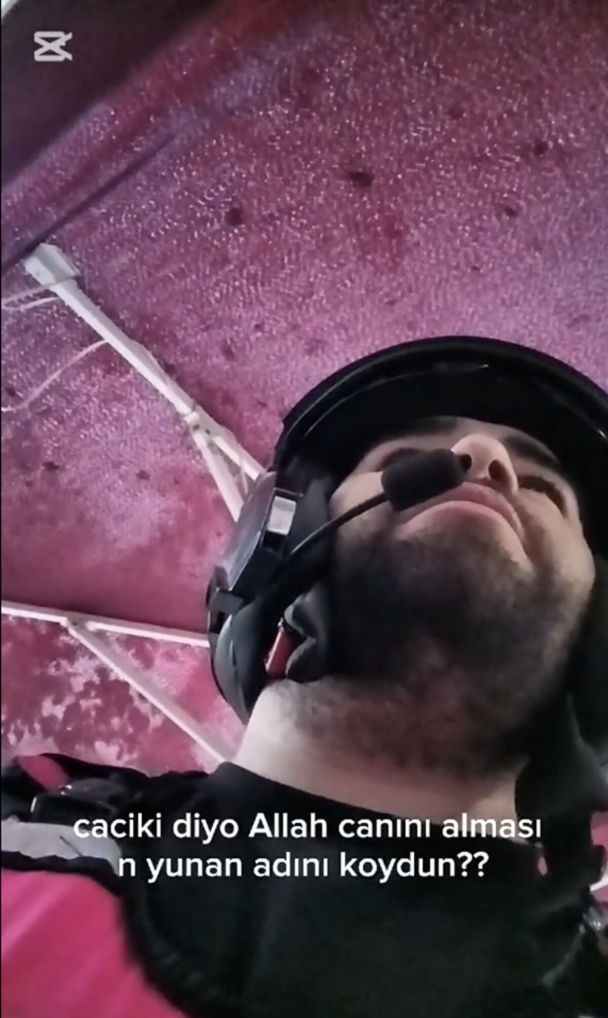 Video, sosyal medyada kısa sürede binlerce beğeni alırken; kullanıcılar, kuryeye teşekkür yorumlarında bulundu.