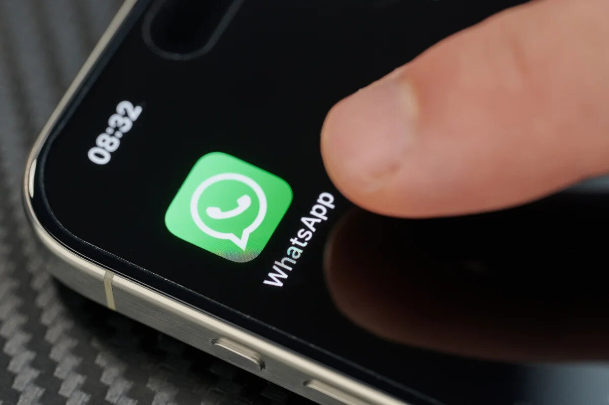 Sohbetlerinizi Yedekleyin: WhatsApp’a erişiminiz kesilmeden önce Ayarlar > Sohbetler > Sohbet Yedeği adımlarını izleyerek verilerinizi iCloud (iOS) veya Google Drive (Android) üzerine yedekleyin.