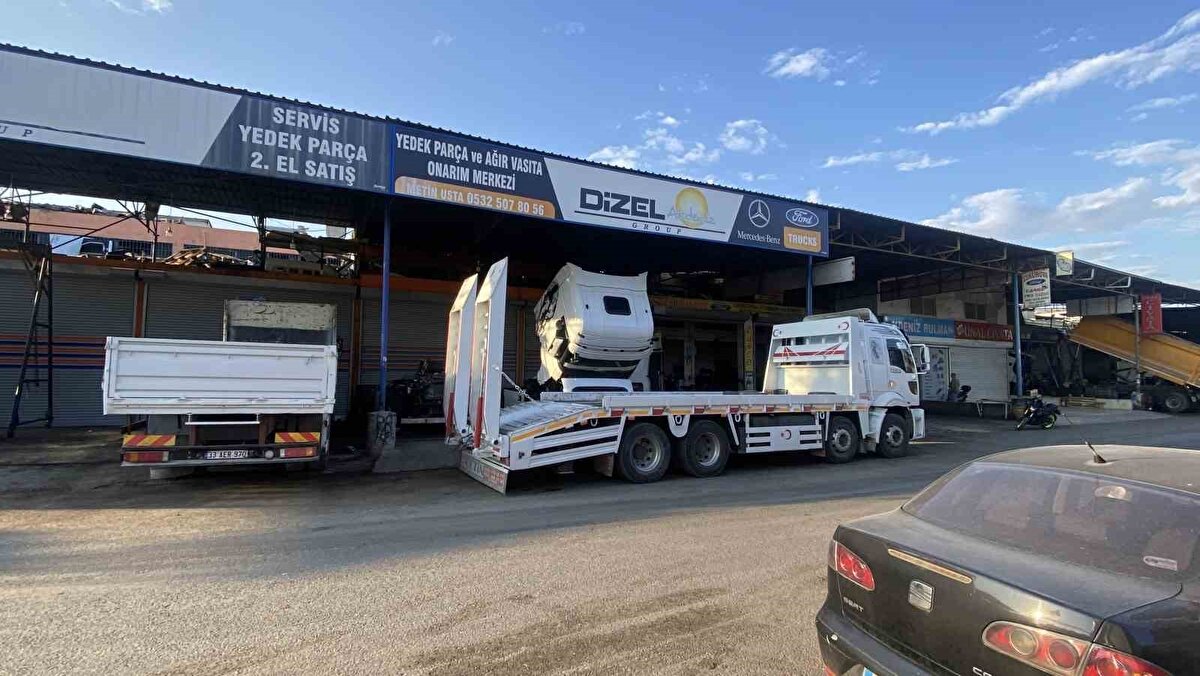 Şüpheli şahıs daha sonra boş kovanları da toplayarak olay yerinden geldiği ticari taksi ile kaçtı. Cinayetin ardından çalışma başlatan Asayiş Şube Müdürlüğü Cinayet Büro Amirliği ekipleri, 17 yaşındaki M.A. adlı şüpheli ile birlikte azmettirici oldukları iddiasıyla yakınları Y.K., M.E. ve Y.K adlı kişileri gözaltına aldı.