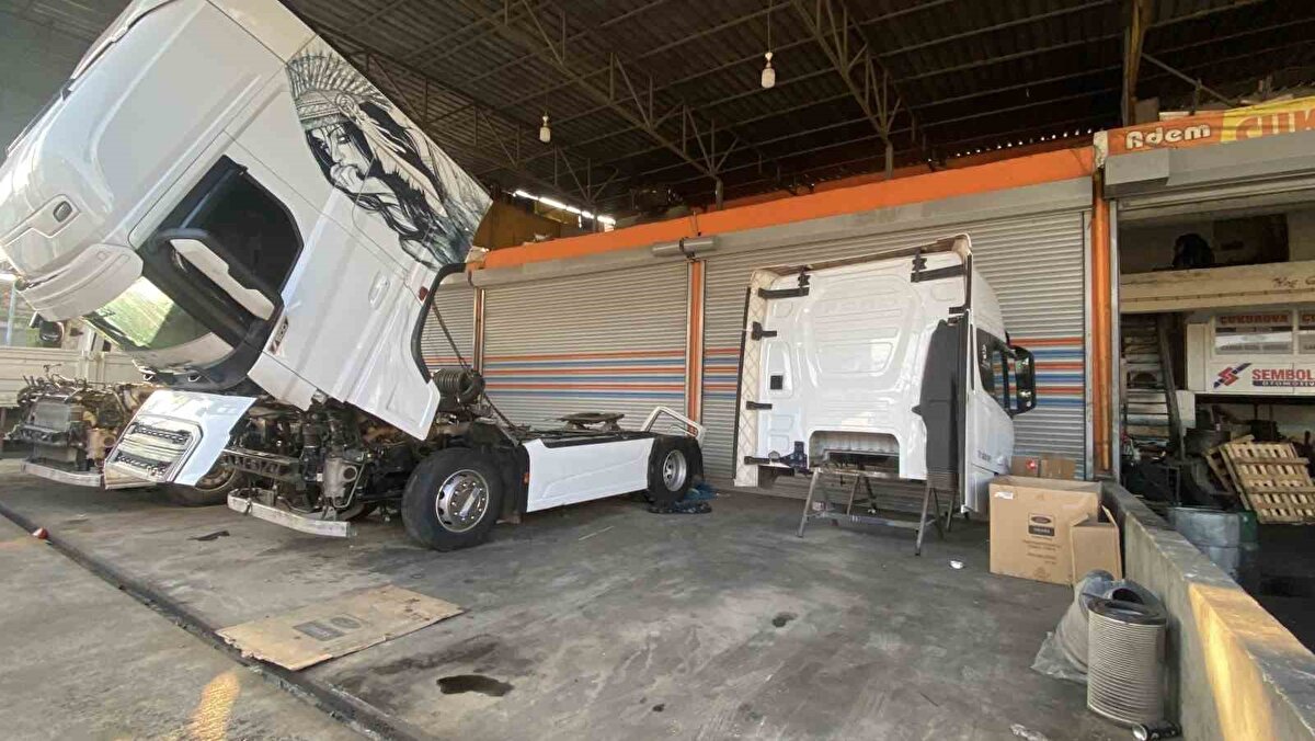 Kan davası iddiası<br><br>Olayla ilgili soruşturma sürerken, cinayetin kan davası nedeniyle işlendiği öne sürüldü. İddiaya göre, azmettirici olarak gözaltına alınan Y.K.’nın ağabeyinin 2023 yılında öldürüldüğü, o olayın ardından taraflar arasında husumet ortaya çıktığı ve cinayetin bu yüzden işlendiği iddia edildi.