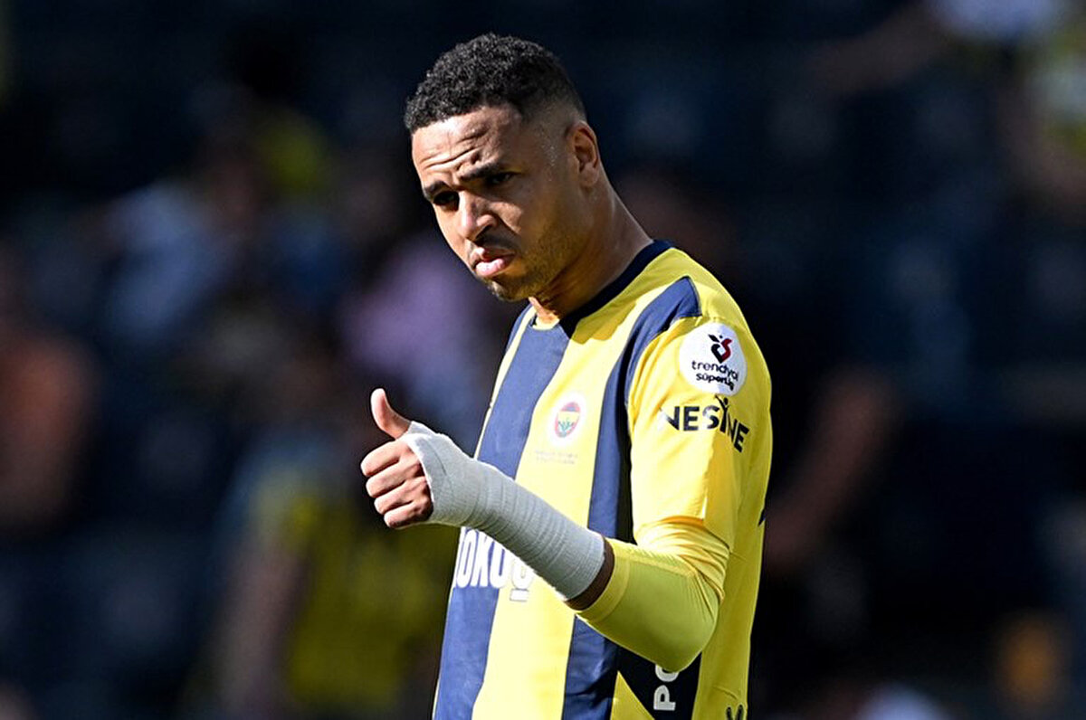 Sevilla sezon başında Fenerbahçe'ye Youssef En-Nesyri'yi 19.5 milyon euroya satmıştı. İspanyol ekibinin Faslı golcünün sözleşmesine sonraki satışın kârından yüzde 10 komisyon koyduğu belirtildi.<br>