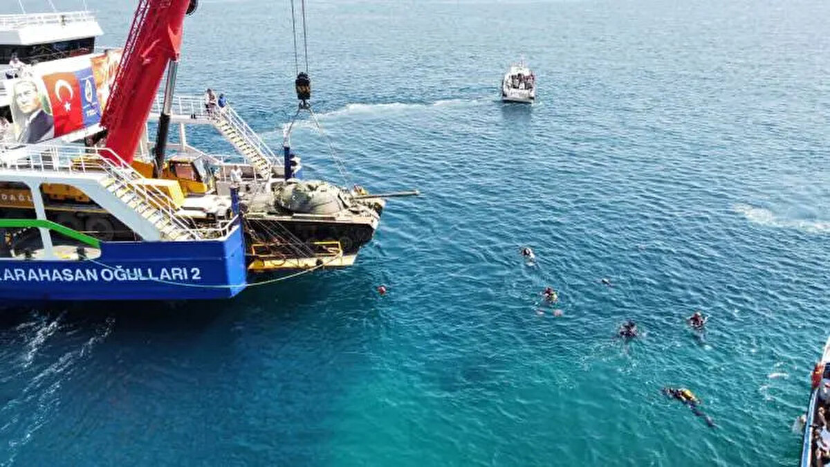 Saros Körfezi'nde deniz ekosistemini zenginleştirmek ve dalış turizmini canlandırmak amacıyla yürütülen 'Saros Körfezi Askeri Tank Batırma ve Yapay Resif Oluşturma Projesi' kapsamında Tekirdağ'ın Çorlu ilçesinden hurda tank getirildi. <br><br>