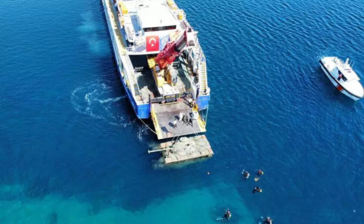 Bu sayede yalnızca profesyonel dalgıçlar değil, yüzeyde yüzenler de batık tankı gözlemleyebilecek.<br><br>