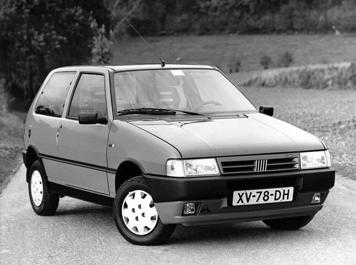 FİAT UNO  |  8,8 MİLYON<br><br> <br><br>1983 | İtalya